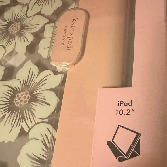 Kate Spade iPad Case. NIB Host pick๐๐๐๐๐๐๐๐๐ - Picture 4 of 4